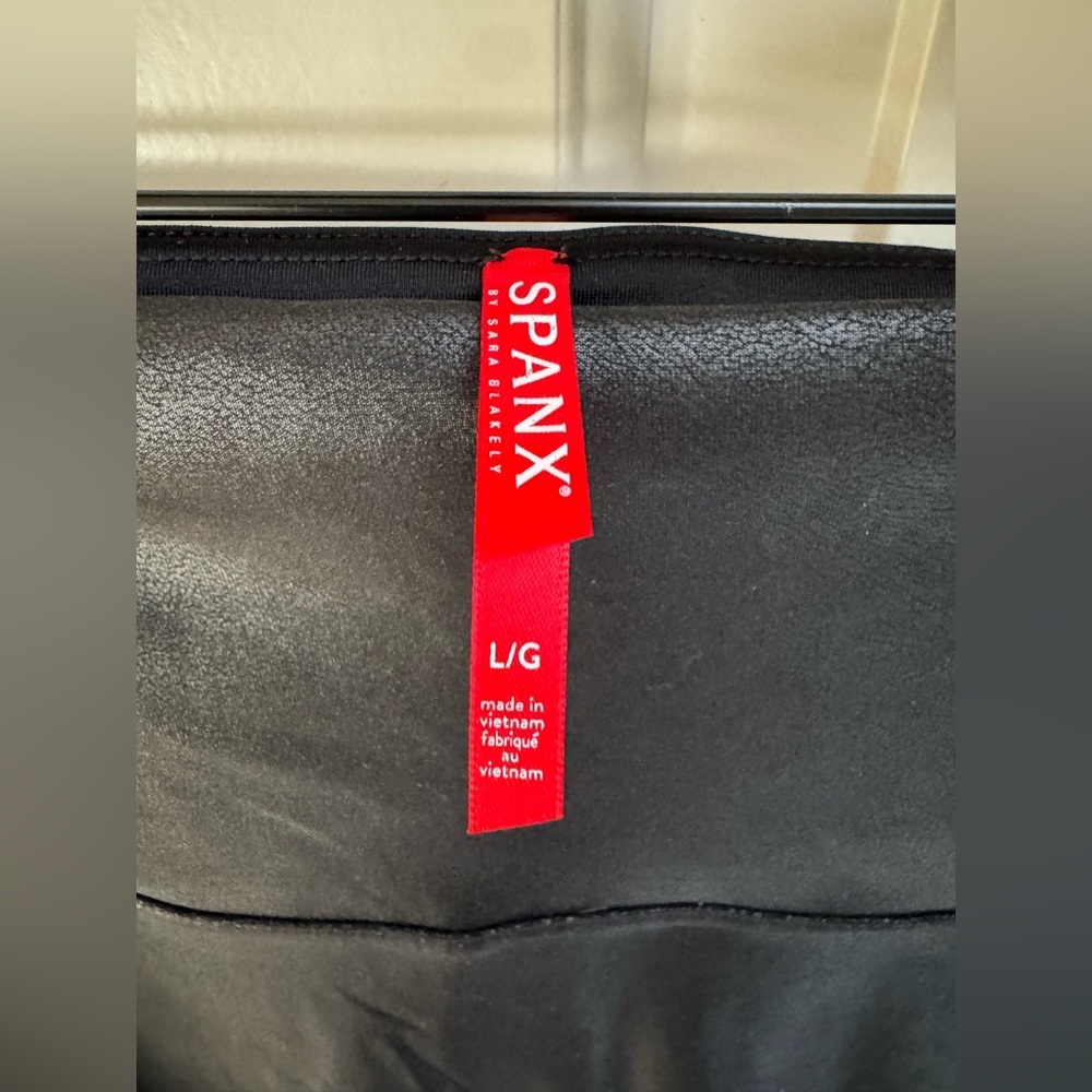 SPANX Faux Leather Leggings - Picture 5 of 6